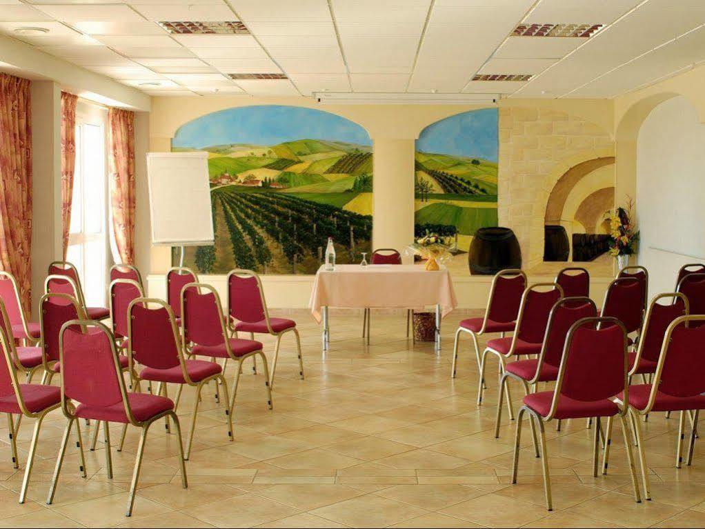 Hotel Le Val Moret Magnant Esterno foto