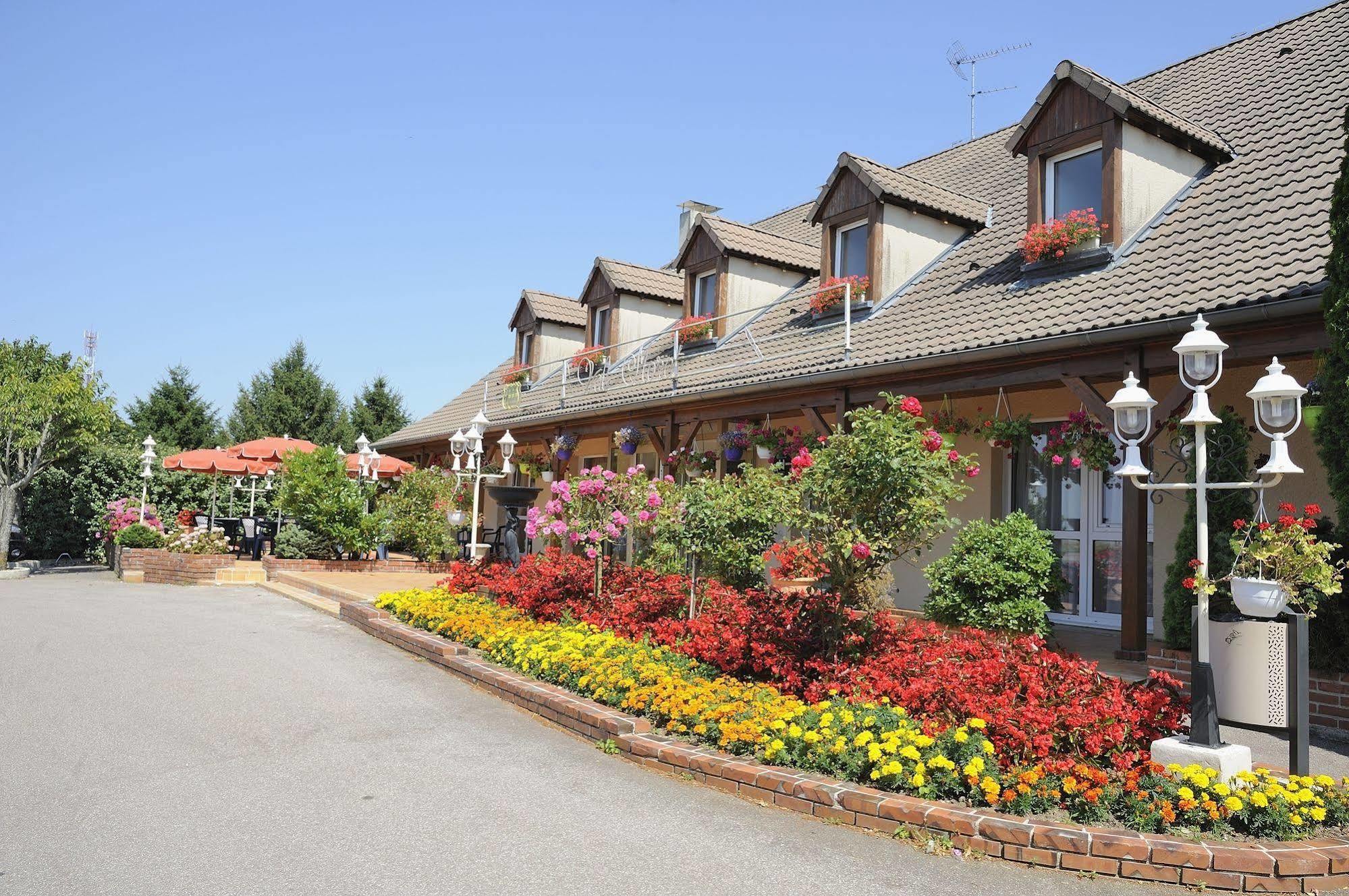 Hotel Le Val Moret Magnant Esterno foto