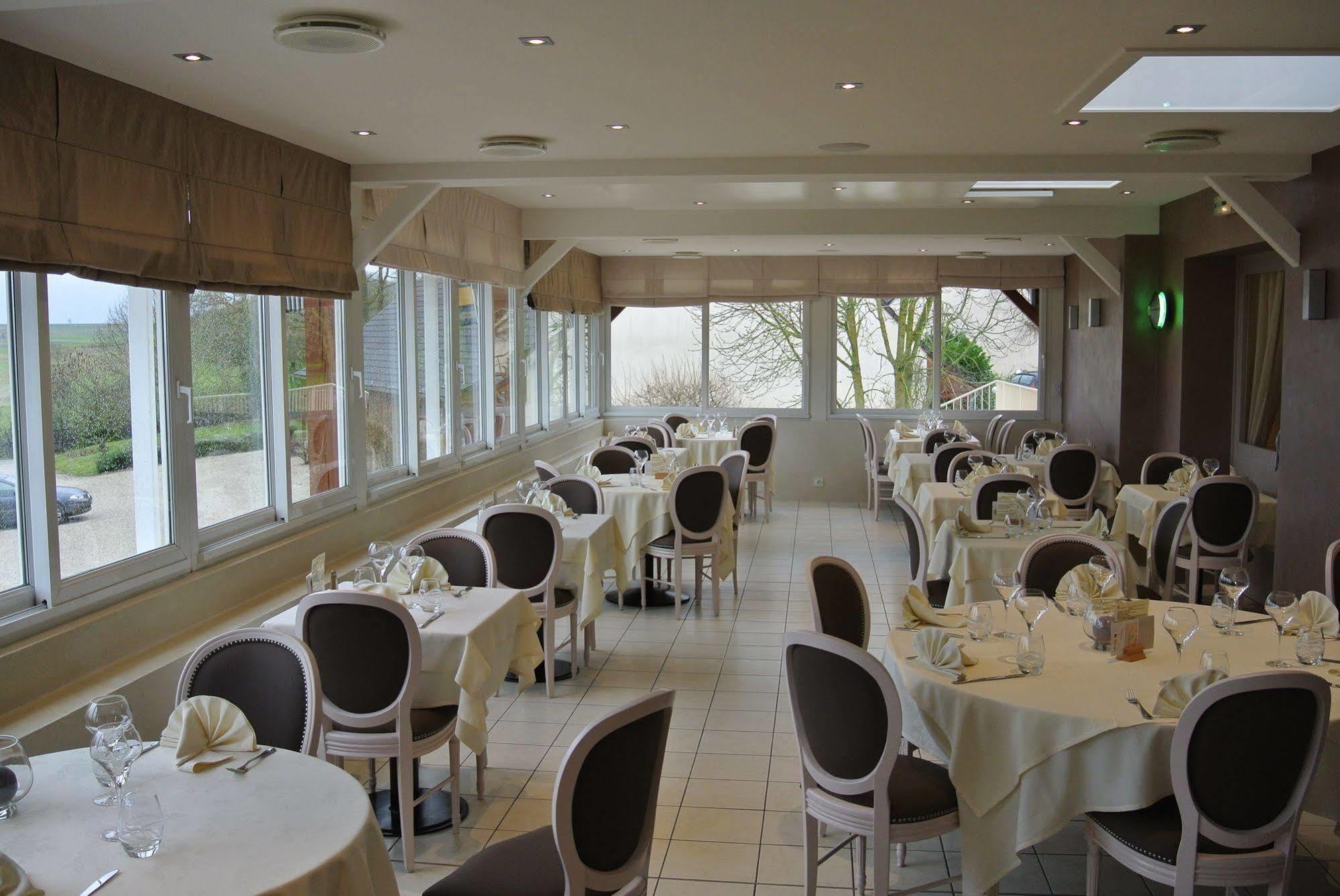 Hotel Le Val Moret Magnant Esterno foto