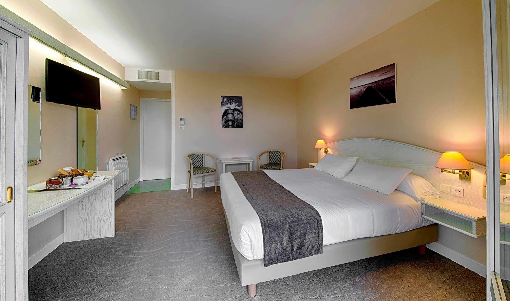 Hotel Le Val Moret Magnant Esterno foto