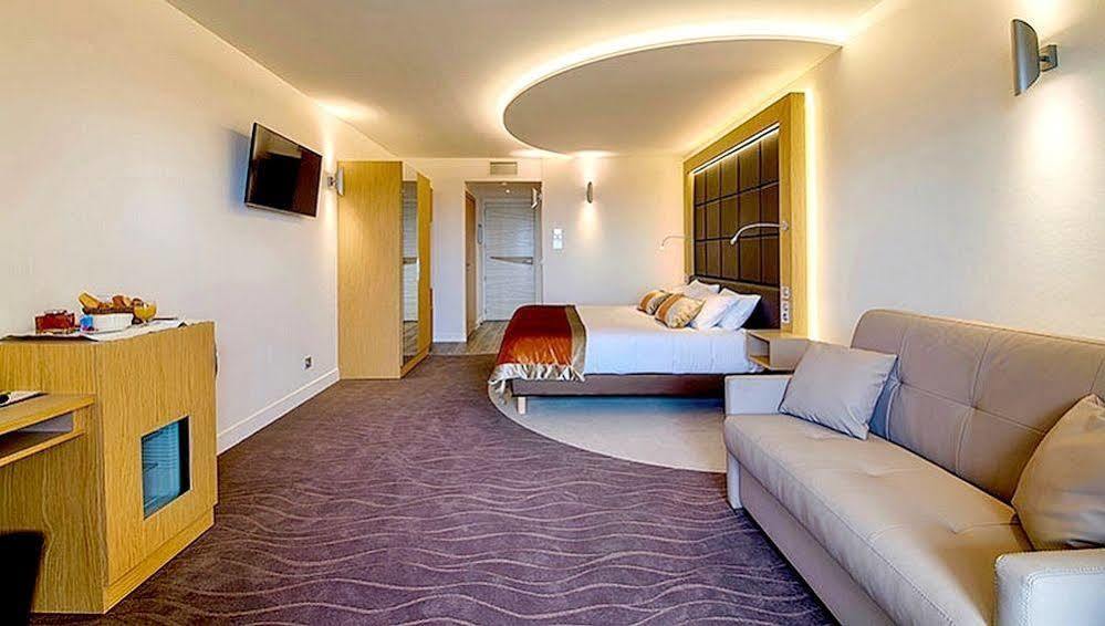 Hotel Le Val Moret Magnant Esterno foto