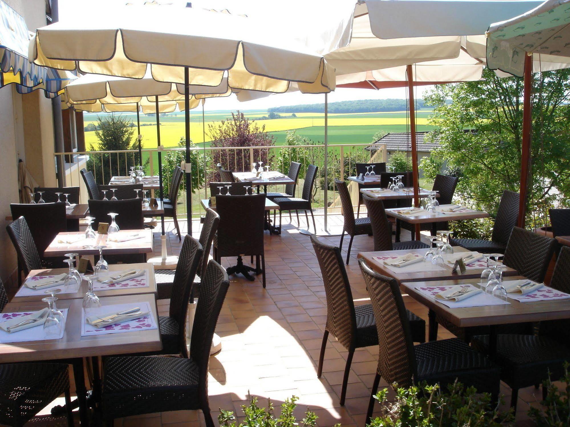 Hotel Le Val Moret Magnant Esterno foto